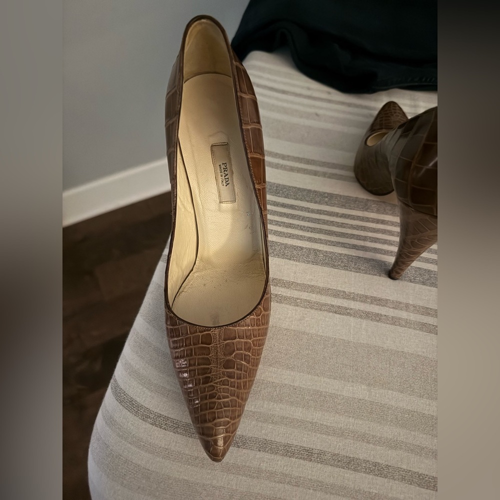 Vintage Prada Pumps Crocodile Embossed Leather Size 38